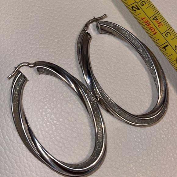 Kay Jewelers Jewelry Kay Jewelers Squared Tube Twist Oval Hoop